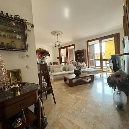 F4 130 M2 Ultra Centre Commodites Plages Ajaccio (Corsica)